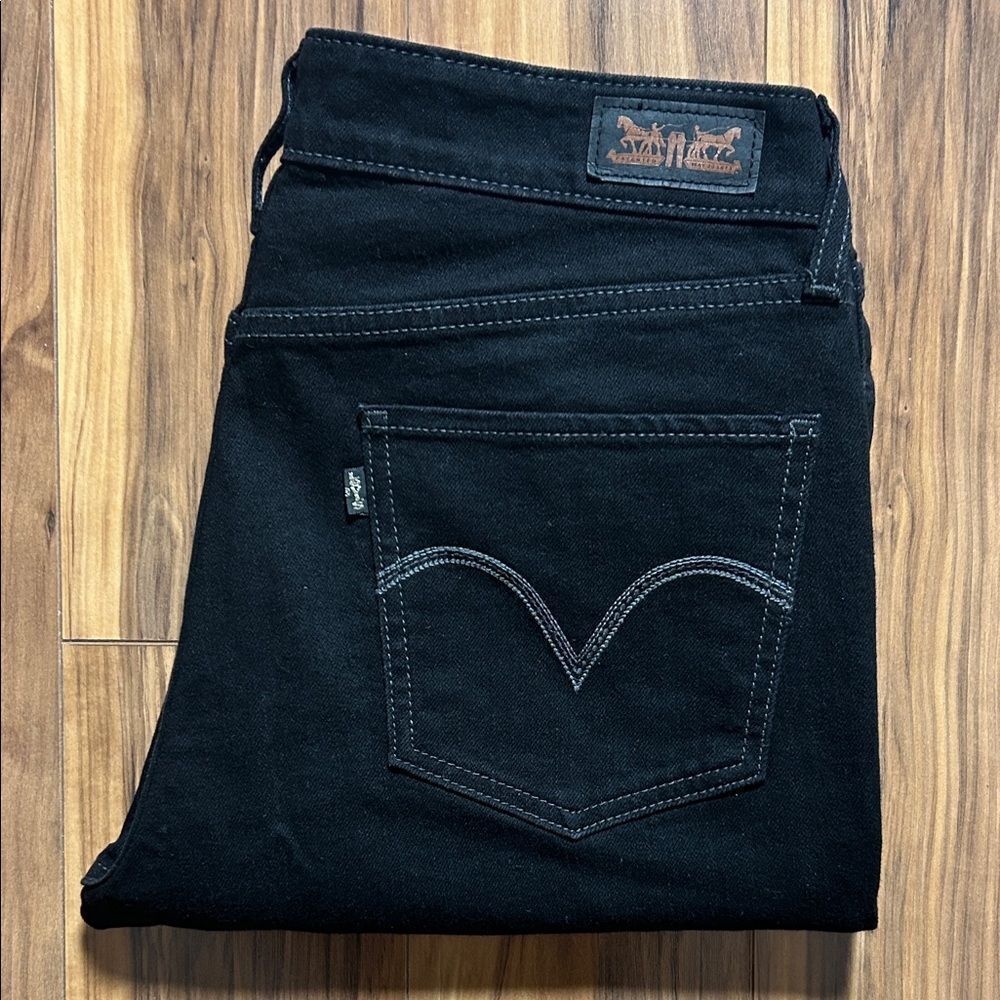 Like New Levi's Black Mid Rise Skinny Jeans - Picture 5 of 9
